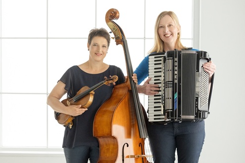 Stefanie Pagnia mit Geige & Kontrabass, Claudia Burkhardt mit Akkordeon